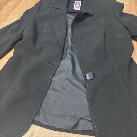 Elegant Black Women's Blazer - Picture 2 of 6